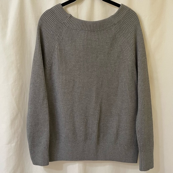 Banana Republic • Open-Back Tie at the Neck Medium Sweater Wool Blend Keyhole - Picture 2 of 5